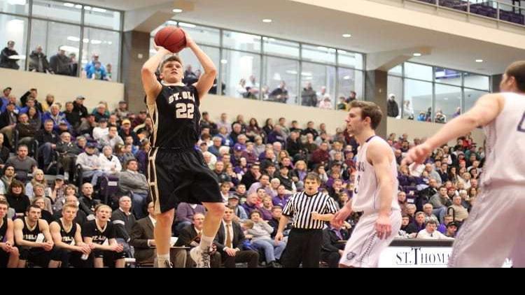 Carleton Tied For 5th Oles At 7th In Miac Men S Preseason Coaches