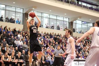Carleton Tied For 5th Oles At 7th In Miac Men S Preseason Coaches