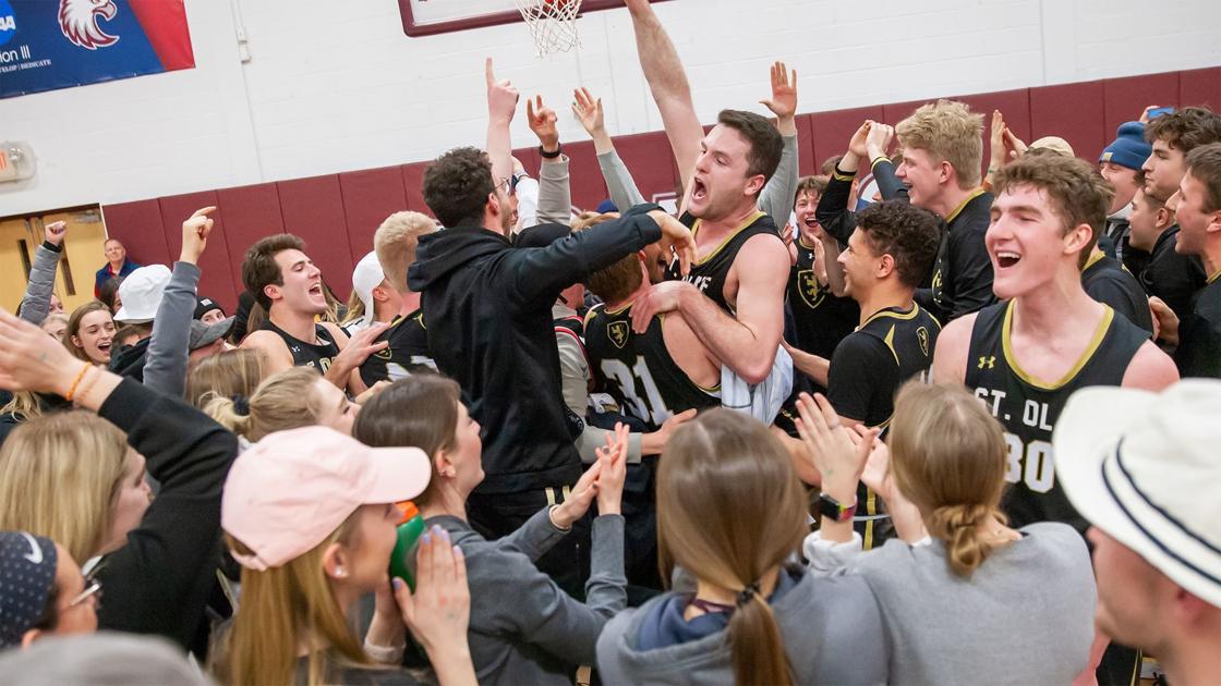 St Olaf Knocks Off Augsburg In Miac Men S Basketball