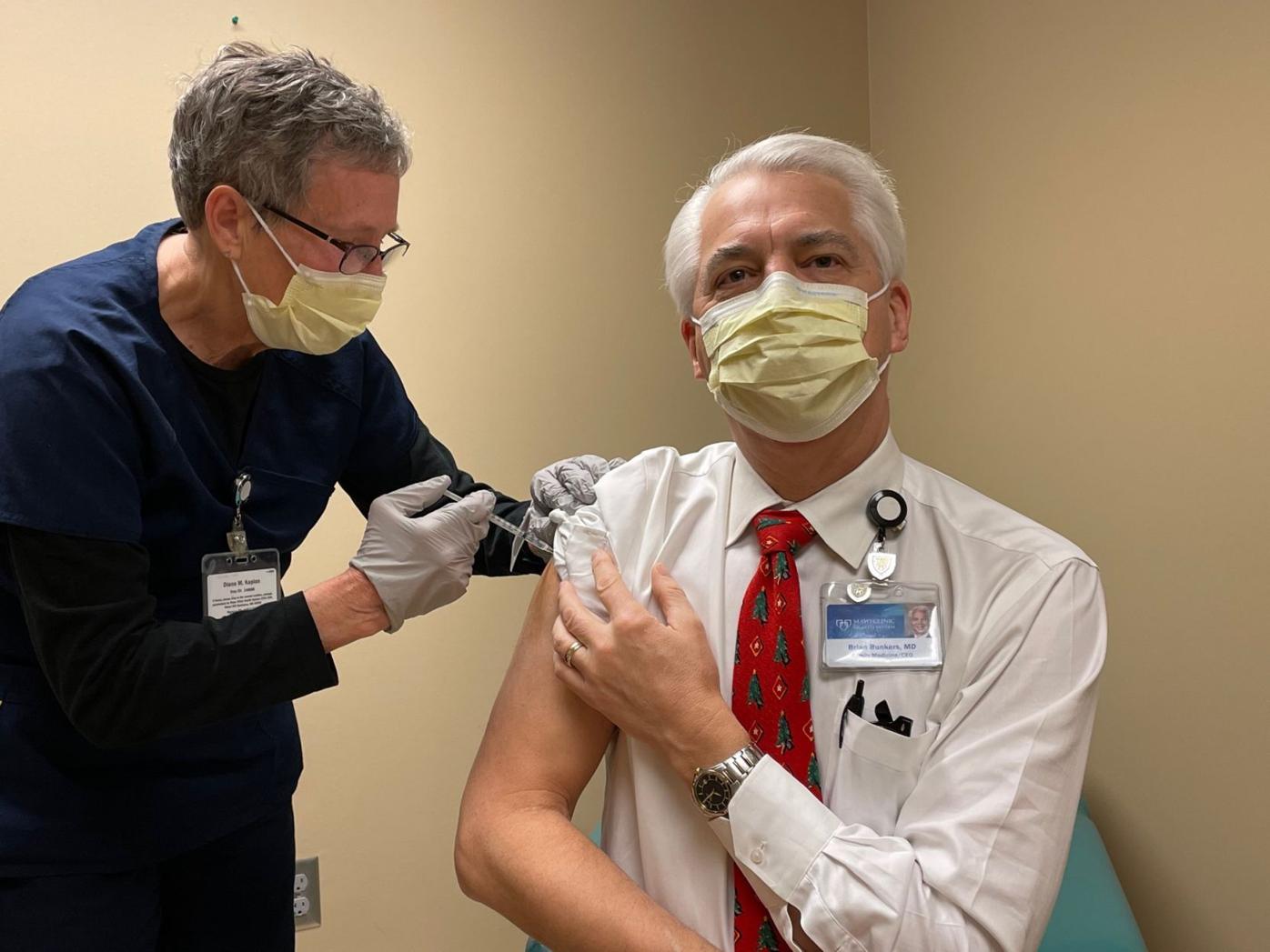 Mayo Clinic Staff In Owatonna Faribault Receive Covid 19 Vaccine News Southernminn Com