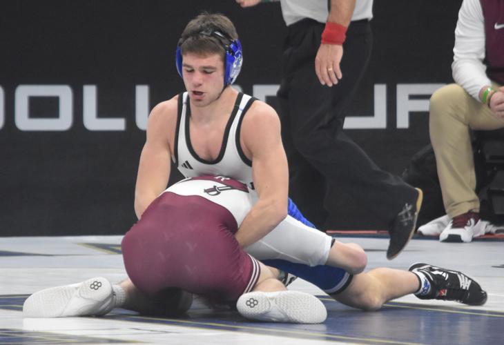 16 area wrestlers compete, Zwiener and Lindquist stay undefeated after ...