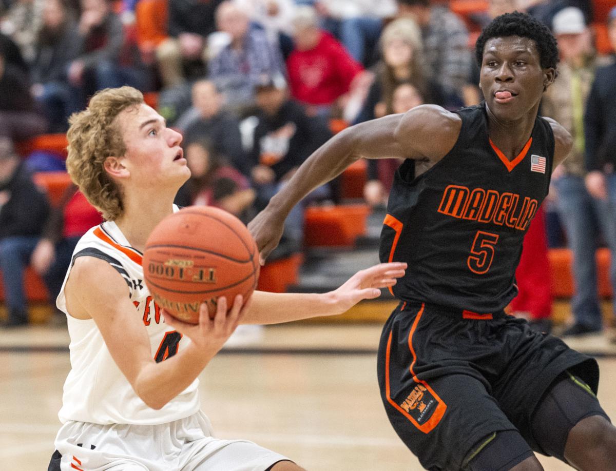 Madelia Comes Back To Edge Clipper Boys Sports Southernminn Com