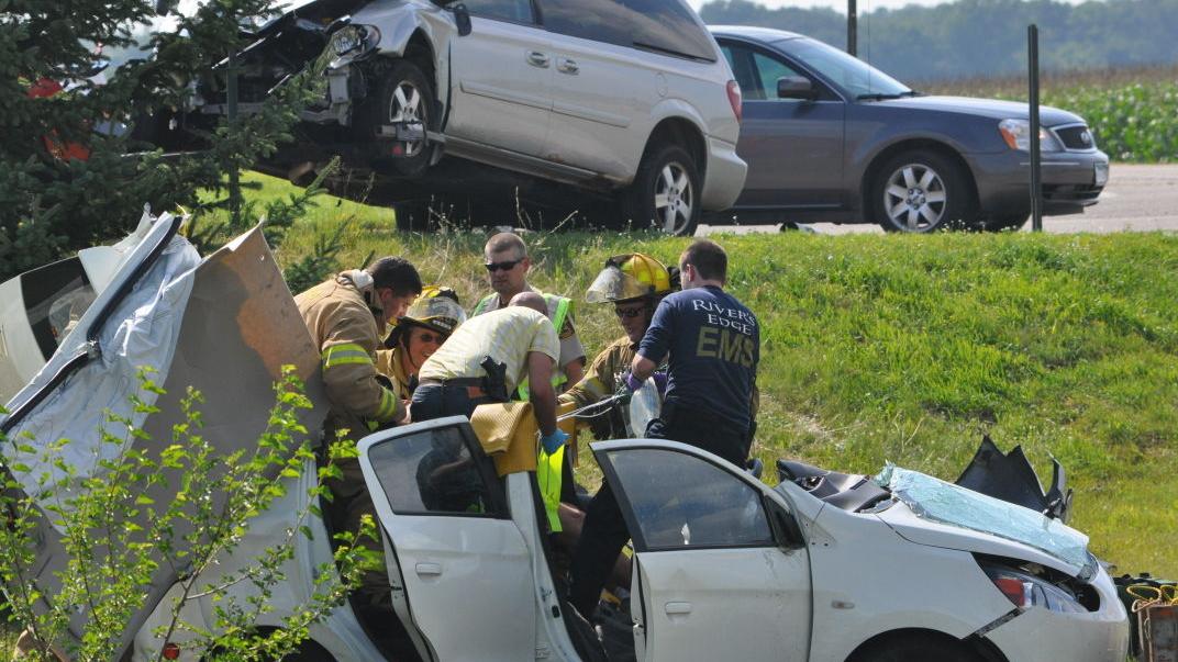 Two-car crash results in injuries in west St. Peter | News