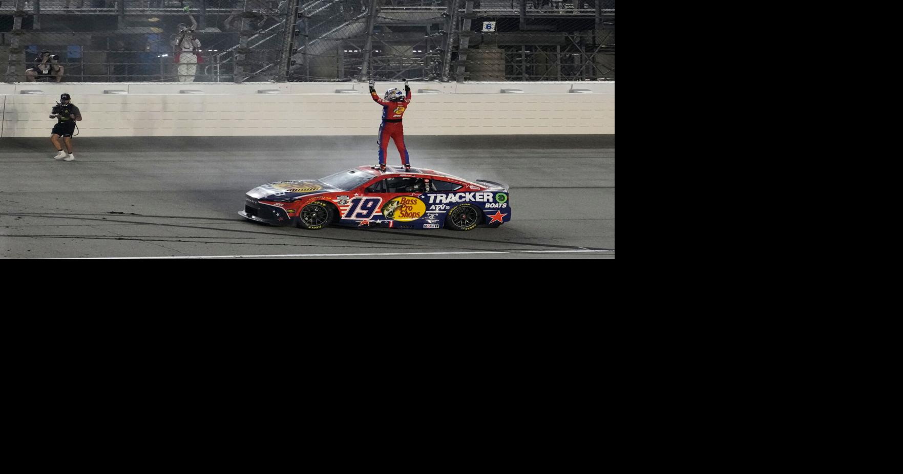Briscoe holds off Bell in NASCAR's return to Chicagoland Speedway