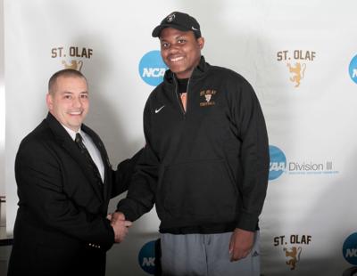 St Olaf College Football Team Signs Teen Who Battled Cancer