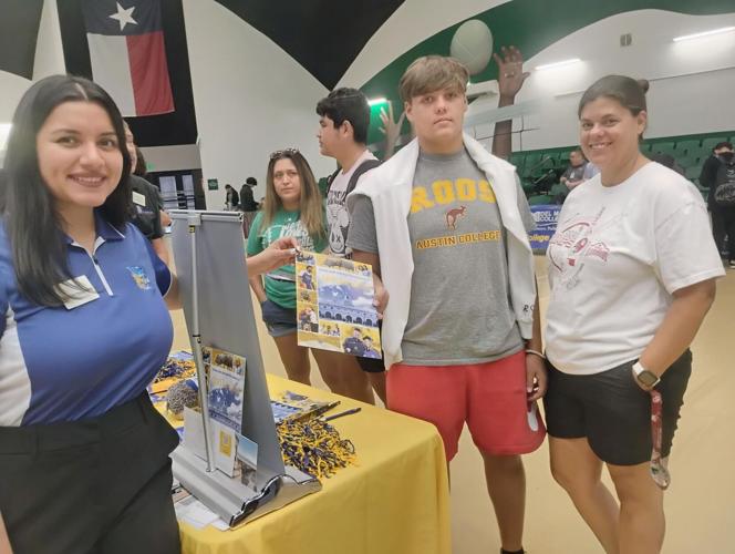 Woodsboro High School partners with TACRAO to host college fair
