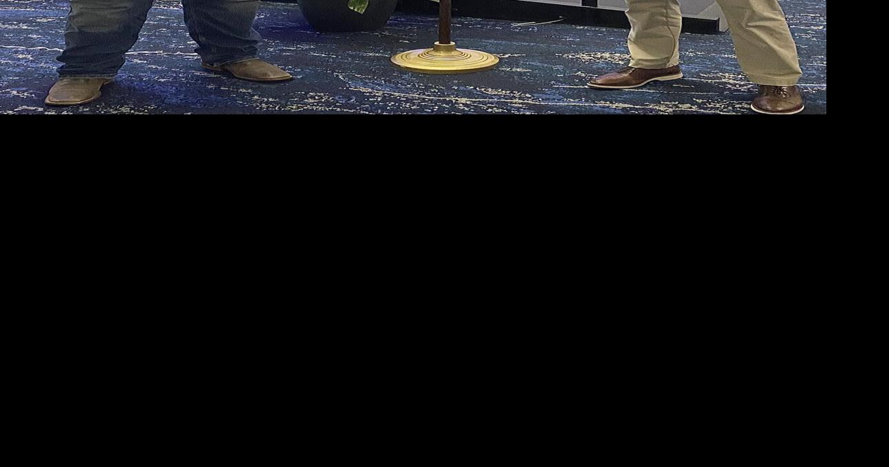 Runge graduates and lifelong friends graduate from UTSA Karnes