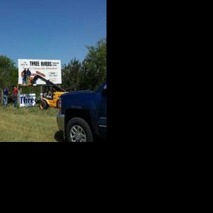 Chamber welcomes new signs in Three Rivers | Archives | southtexasnews.com