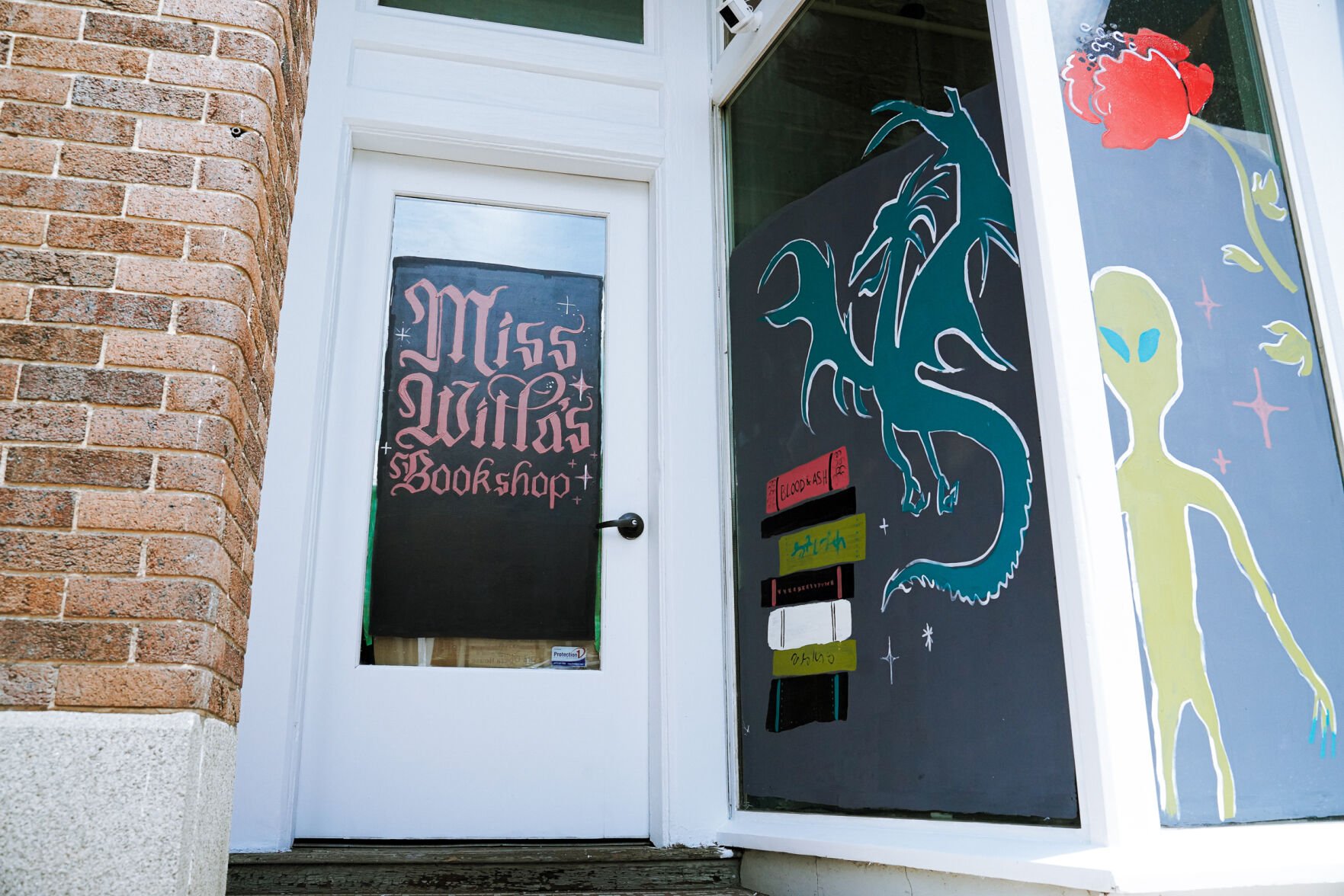 New Romance-Themed Bookstore Opens in Charles Town