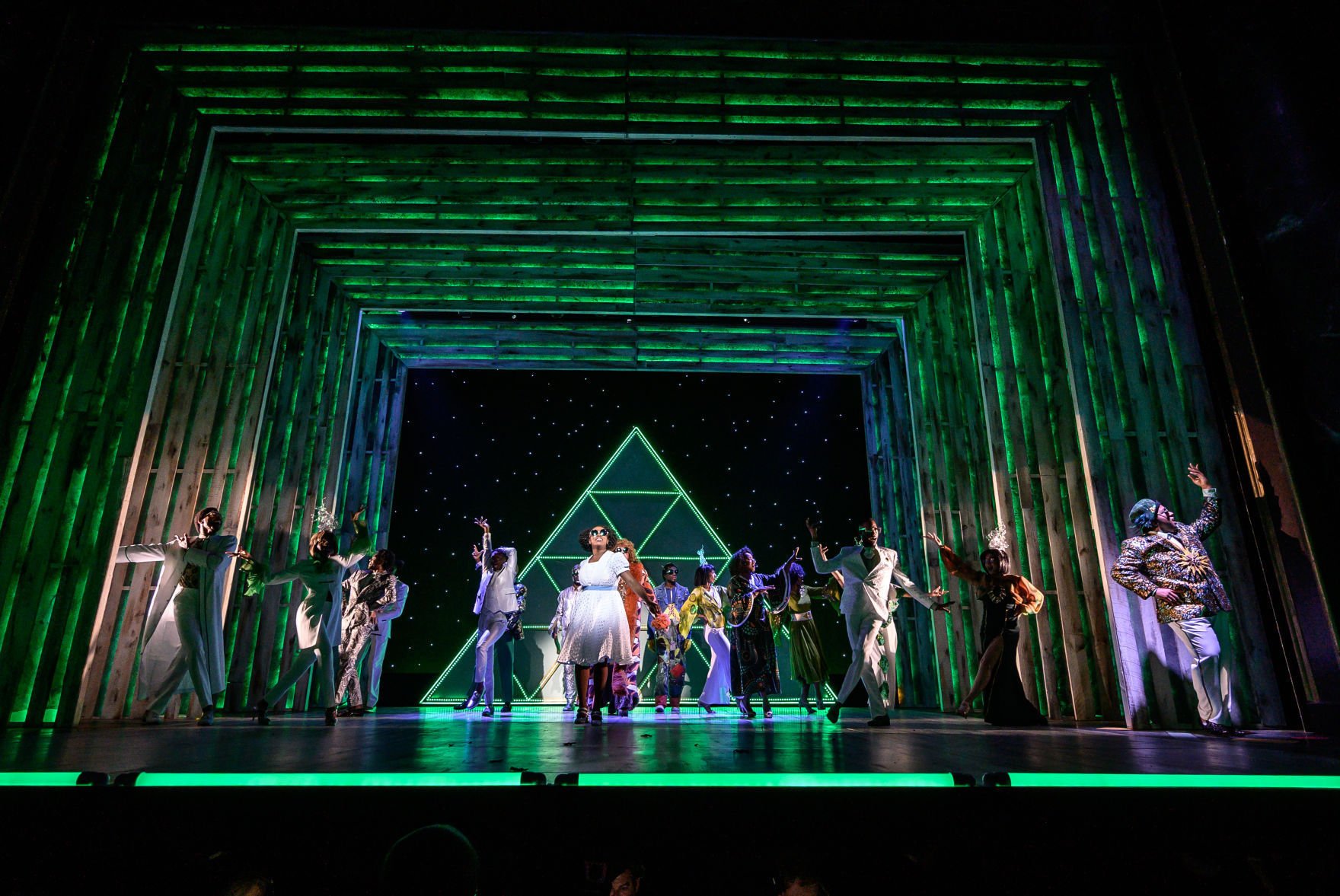 Theater Review The Wiz Brings Big Time Broadway Spectacle To   5d1d0ee4bc0ee.image 