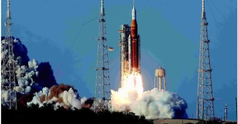 ARTEMIS II ASTRONAUTS LIFT OFF