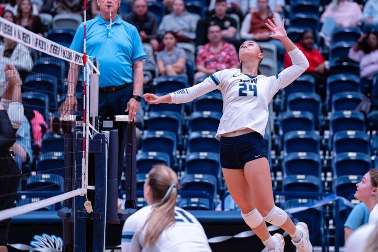 UMW Volleyball Outlasts Shenandoah, 3-2, in Season Opener