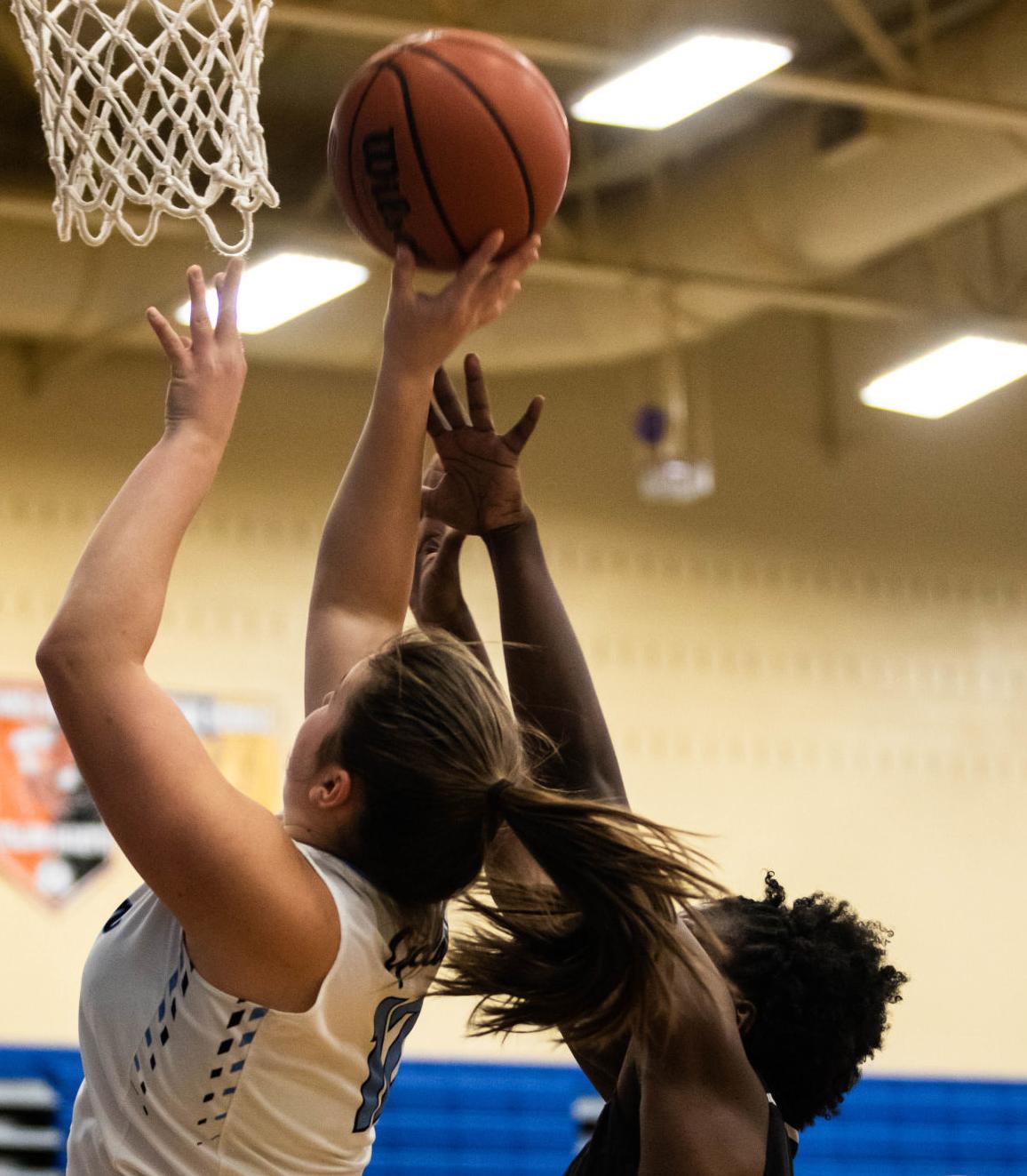 Battlefield District Basketball Semifinals Cyclones Foxes To