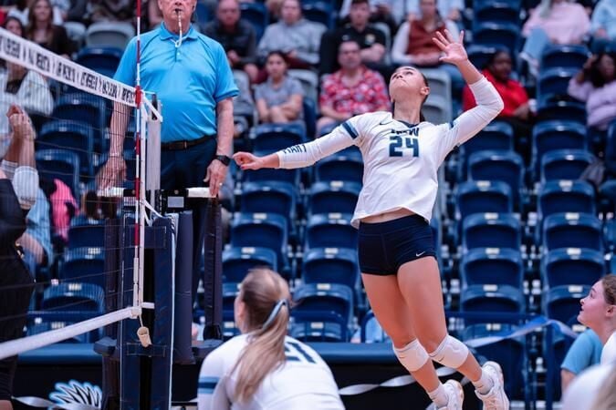 UMW Volleyball Outlasts Shenandoah, 3-2, in Season Opener