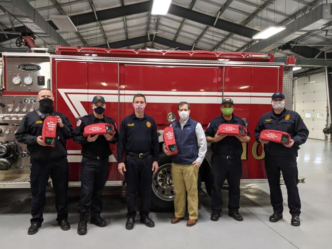 Frankfort Animal Clinic donates pet oxygen masks to fire stations | News |  