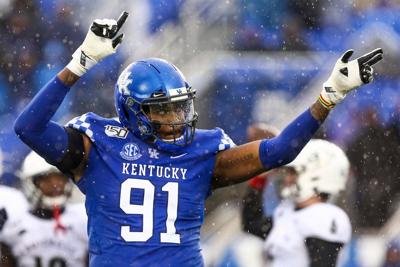 Uk Defensive Tackle Defensive End Sign Nfl Free Agent Deals