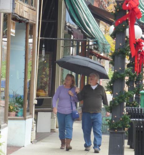 Candlelight Tradition a success for downtown, businesses