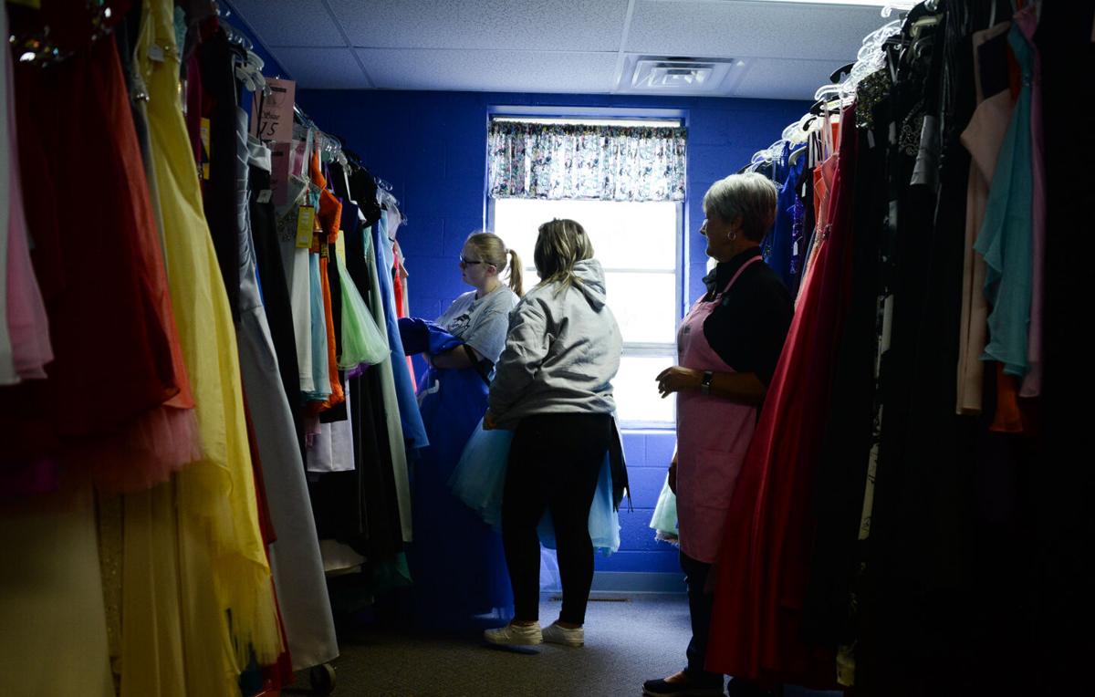 Cinderella's Closet: Volunteers give away prom dresses to help