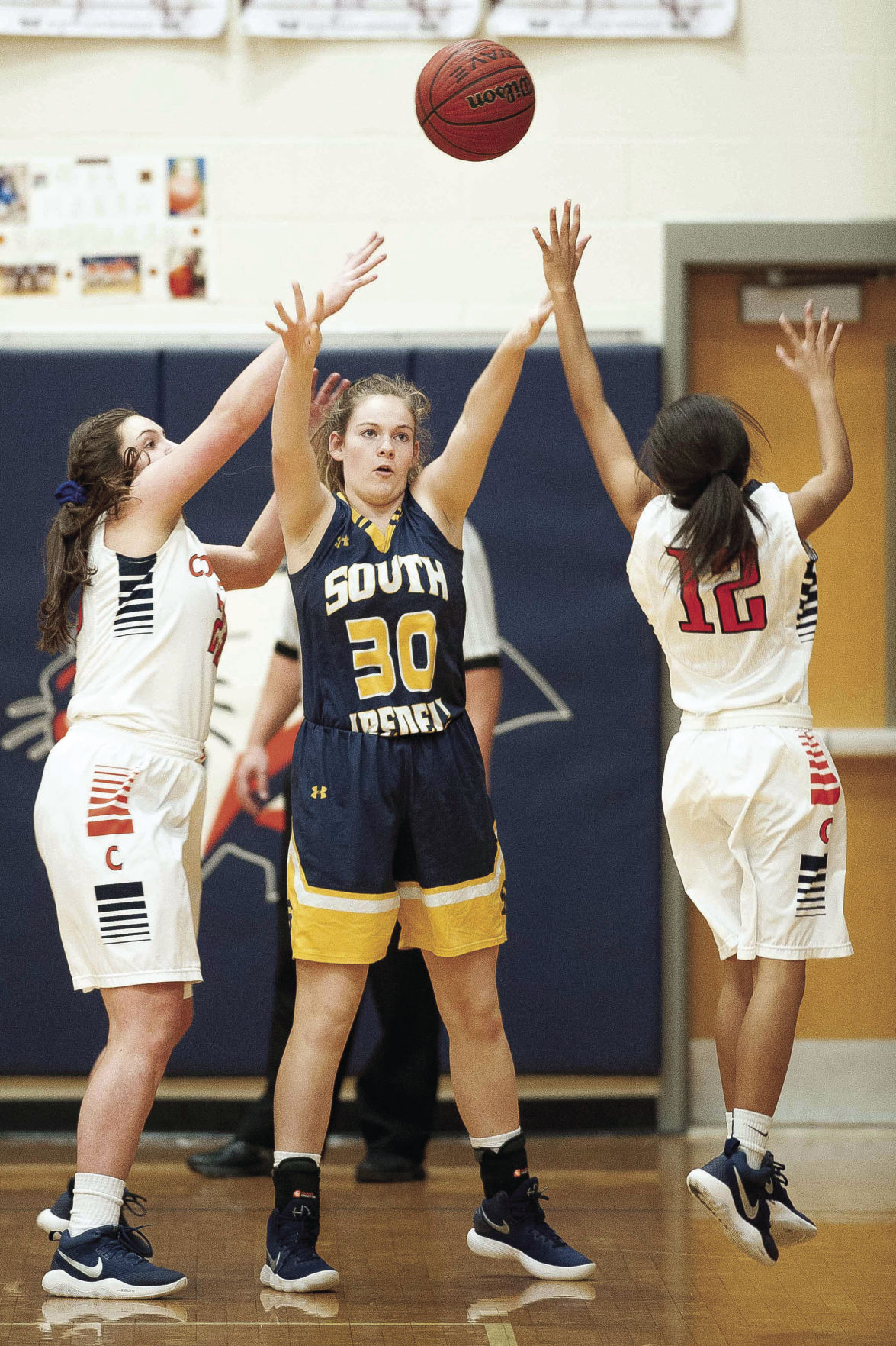 HIGH SCHOOL BASKETBALL Carson cools South's hot start, wins conference