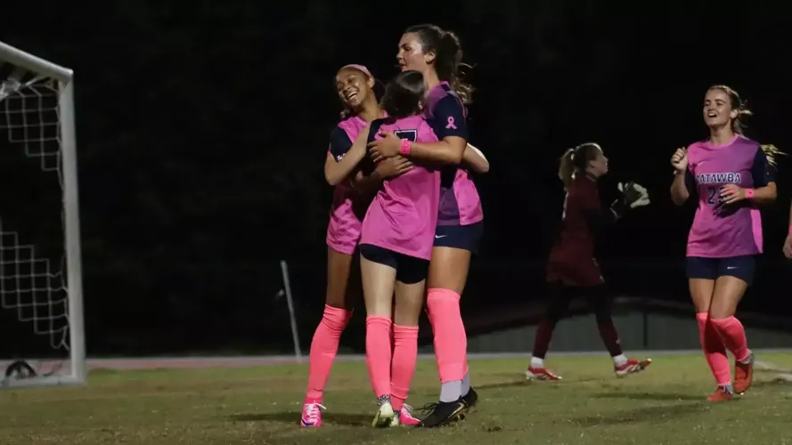 Zitt Masterclass Anchors No. 6 Women's Soccer in 1-0 Win at Lenoir-Rhyne