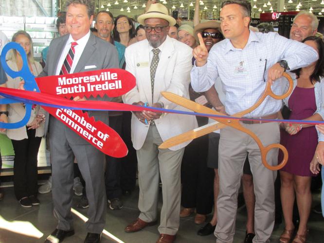 Crowd turns out for Mooresville Costco opening