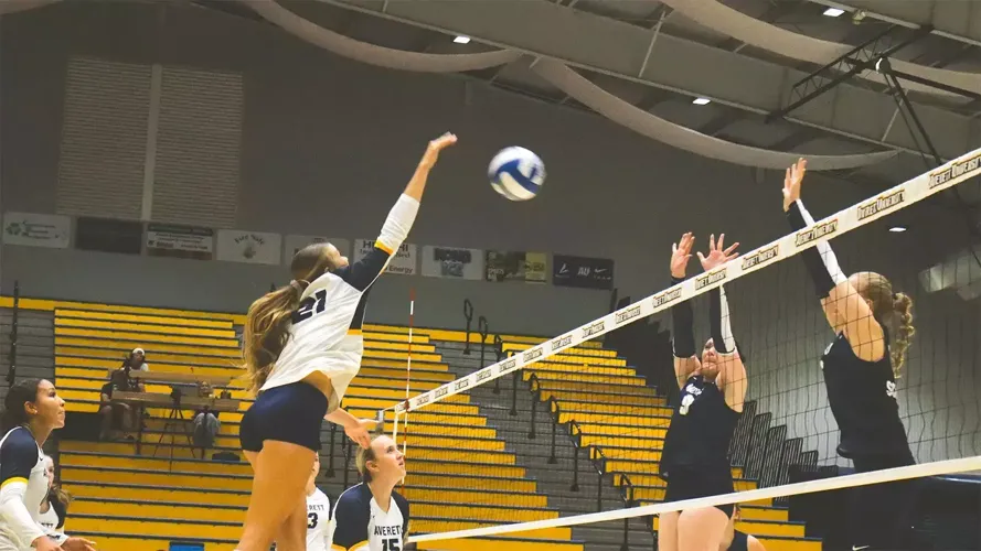 Women’s volleyball downed by N.C. Wesleyan