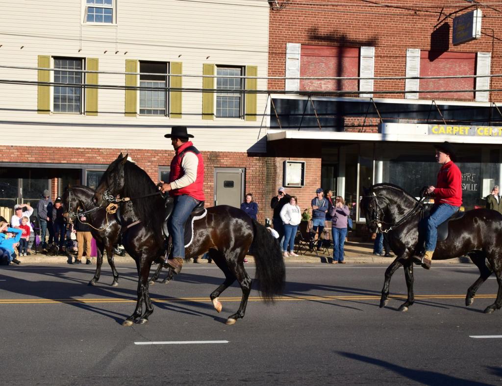 Statesville Christmas Parade 2022 Ffdedsobicpawm