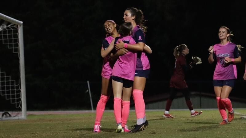 Zitt Masterclass Anchors No. 6 Women's Soccer in 1-0 Win at Lenoir-Rhyne