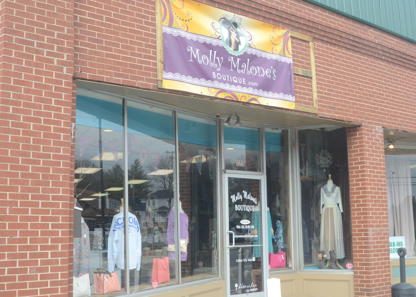 COLUMN Owner brings Molly Malone s to hometown