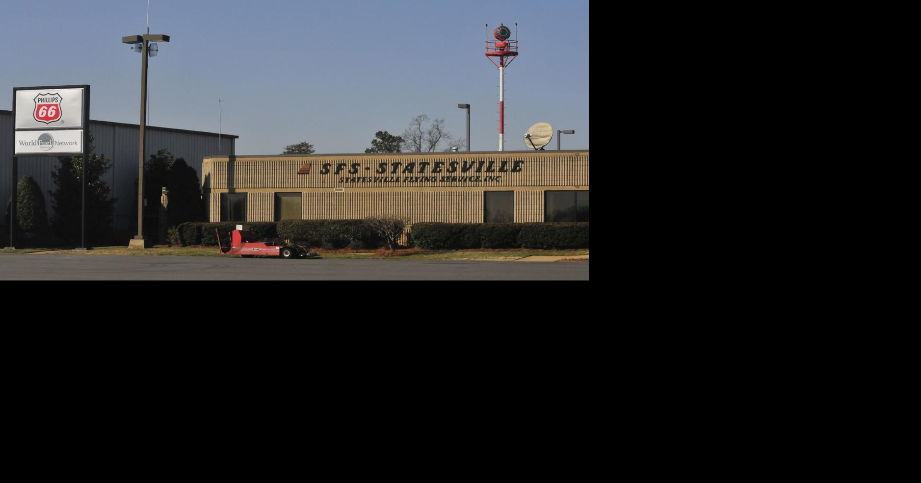 Plane makes safe emergency landing at Statesville Regional Airport