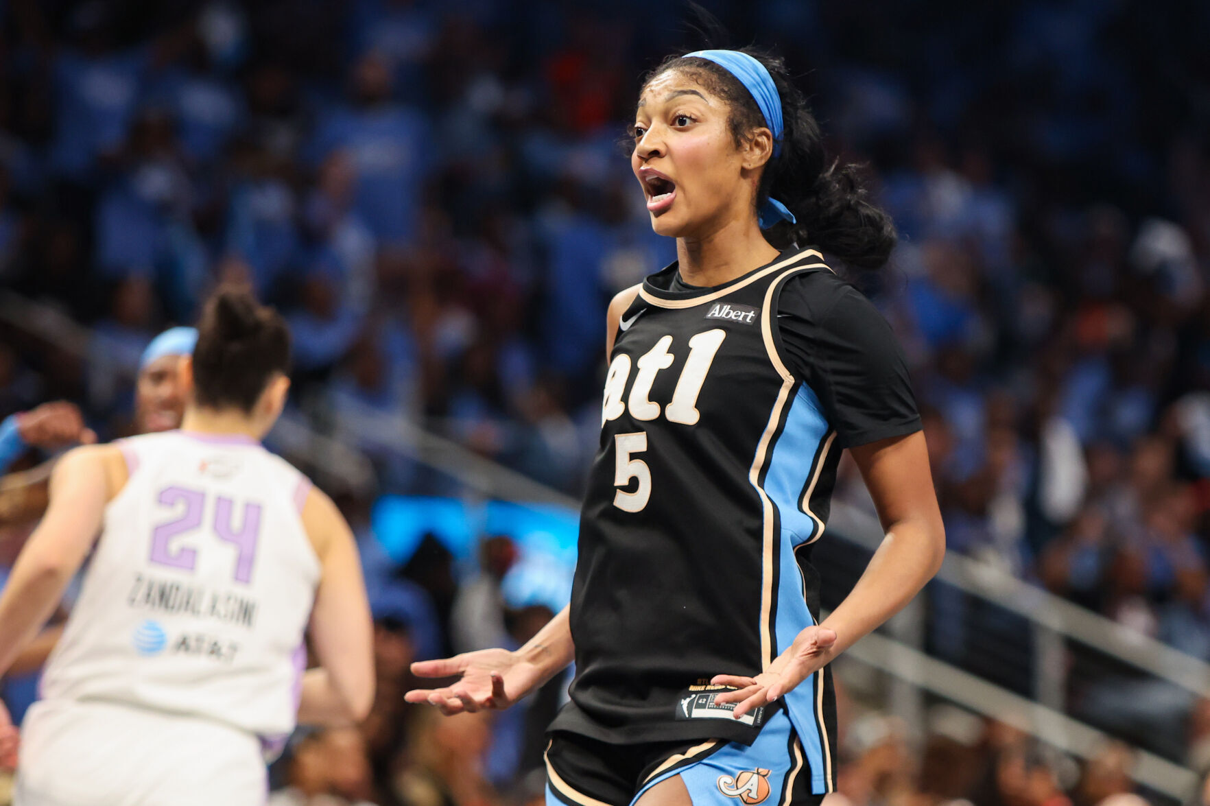 Dream turn up heat, burn Valkyries in Game 3 of WNBA Finals