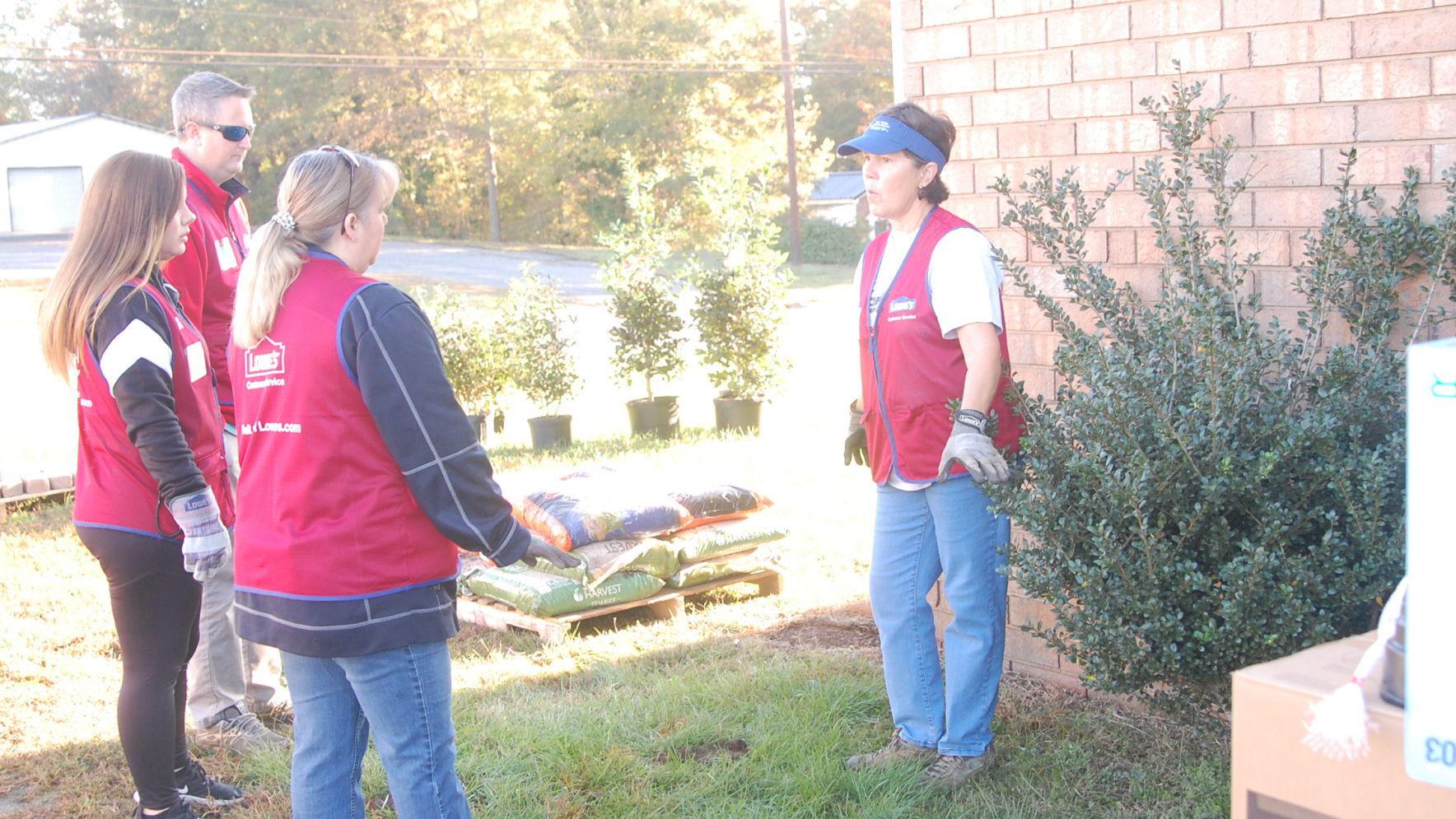 Helping The Heroes Lowe S Local Contractors Lend Time Talents