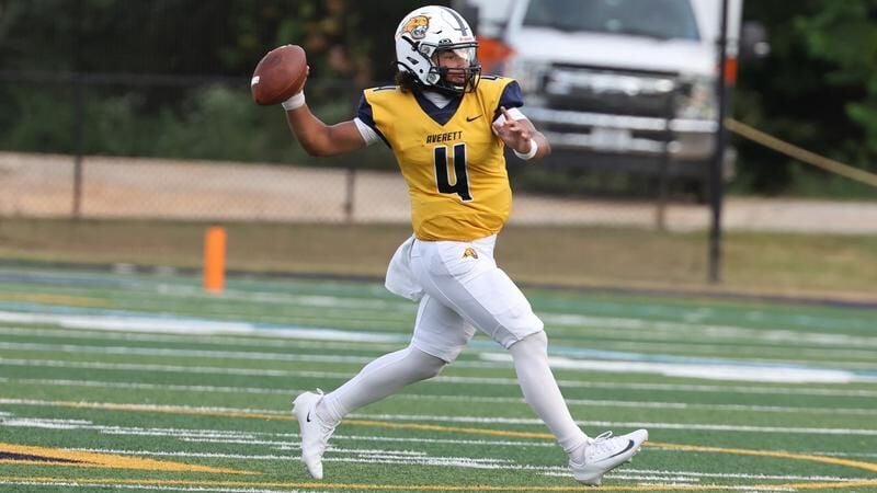 Saunders’ excellence catapults football to road victory over Southern Virginia