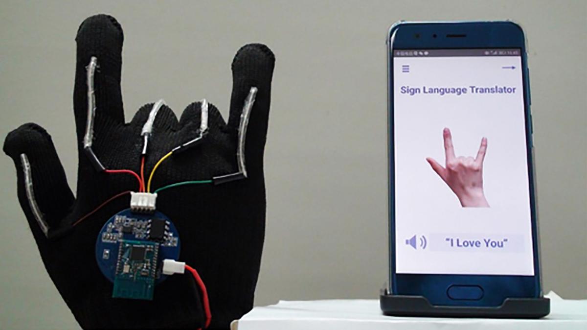 This new high-tech glove translates sign language into speech in real time