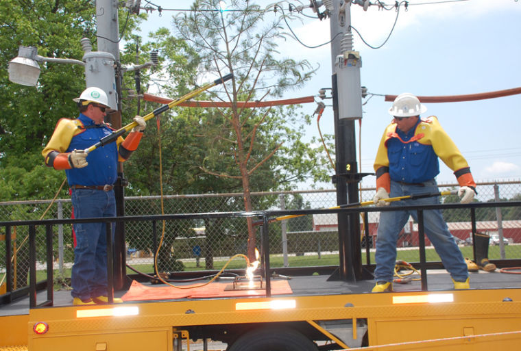 Danger from live power lines demonstrated