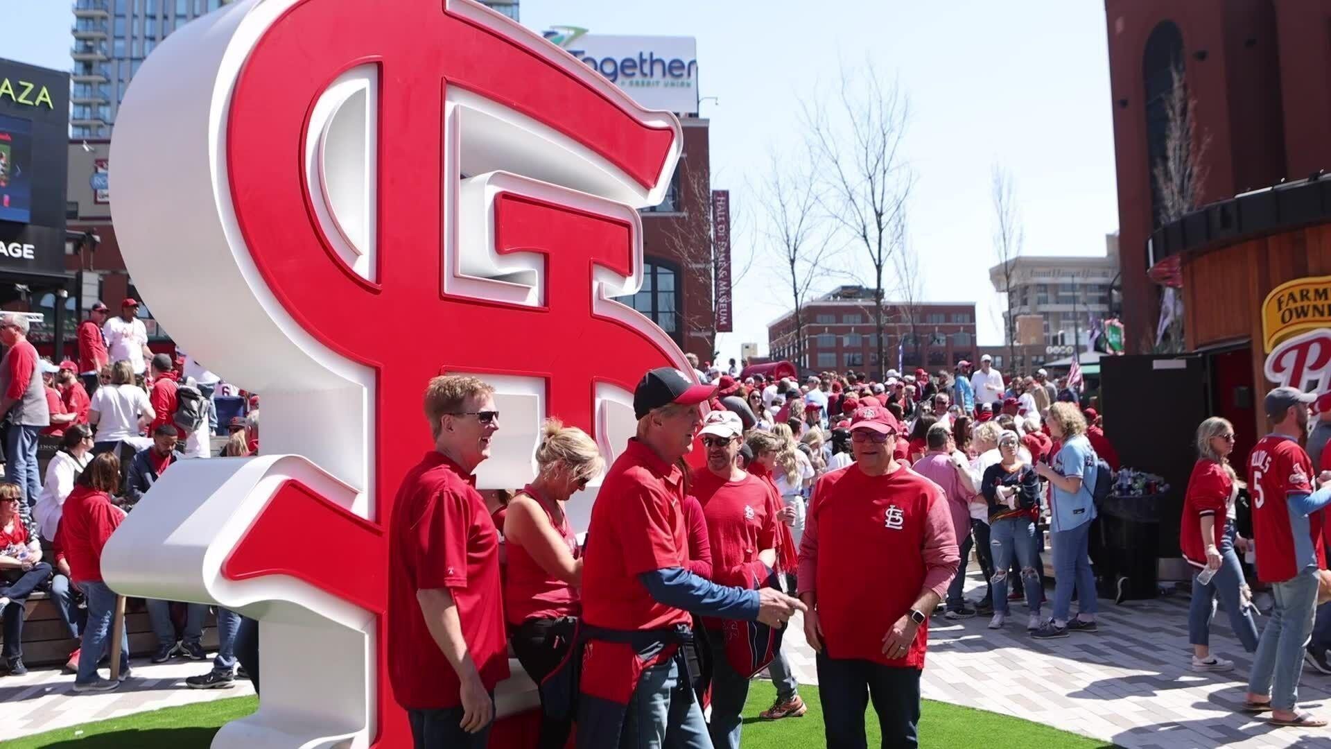 Tony La Russa misses Cardinals opener for health reasons; Scott Rolen  throws first pitch