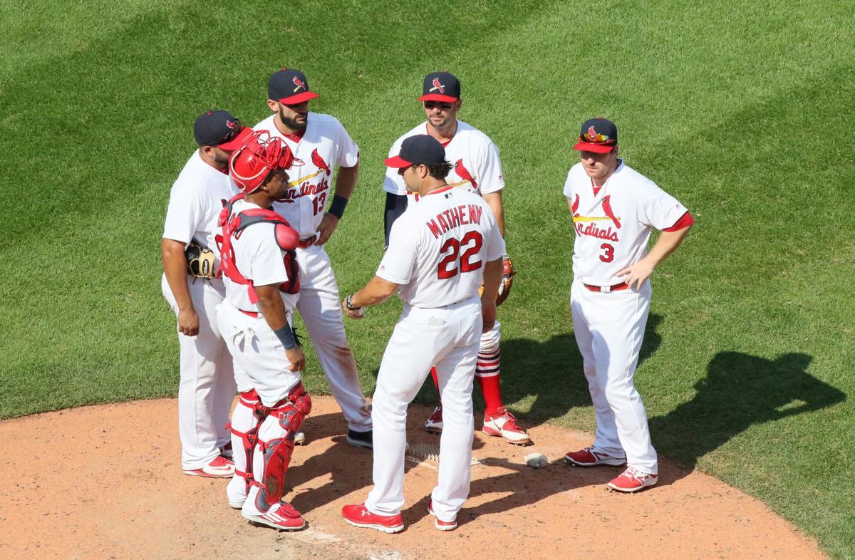 Cardinals fumble away Opening Day, Contreras leaves St. Louis