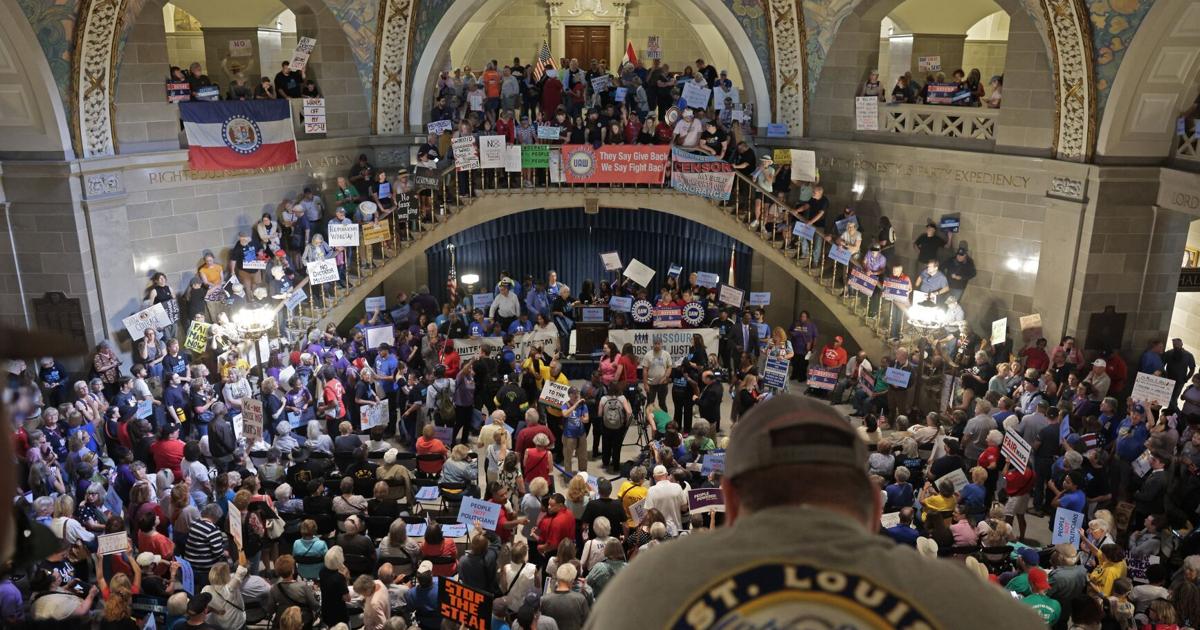 PAC turns in 300K signatures to put maps on Missouri ballot