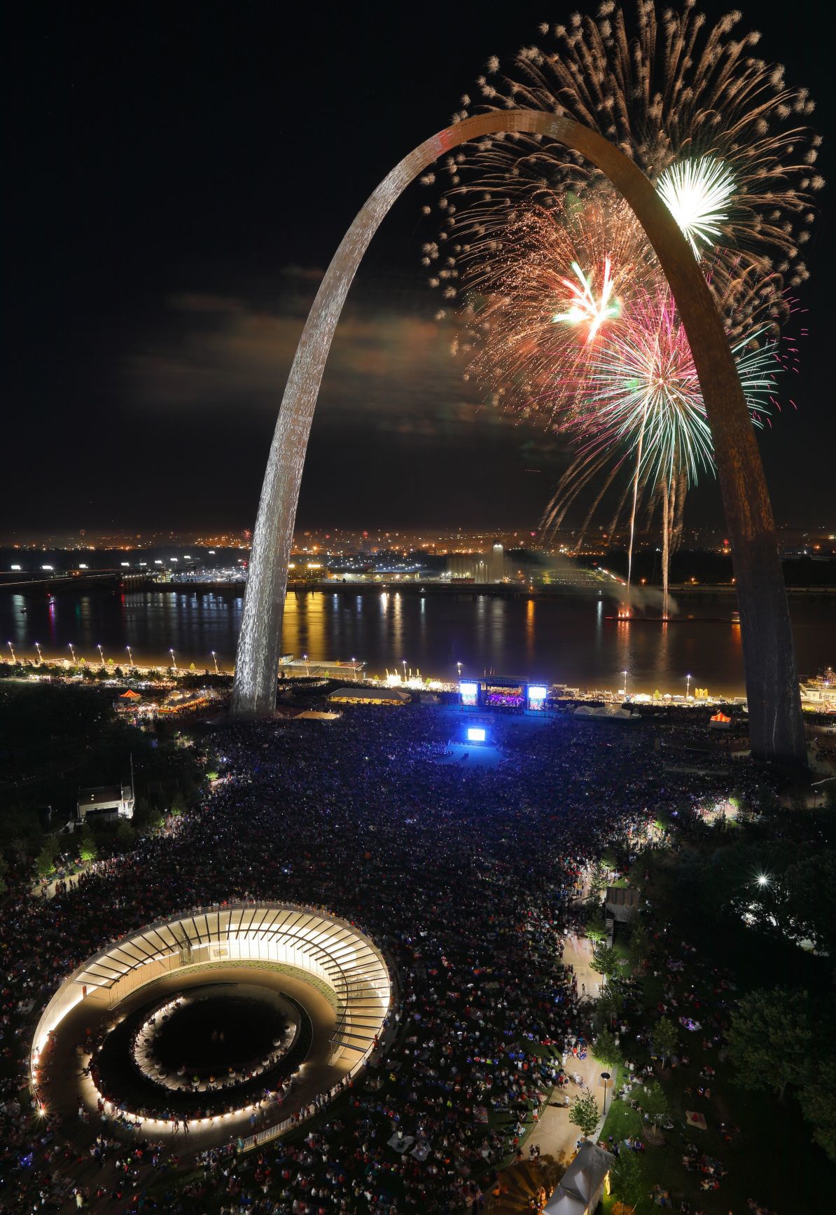Spectators welcome Fair St. Louis back to Gateway Arch grounds | Metro | 0
