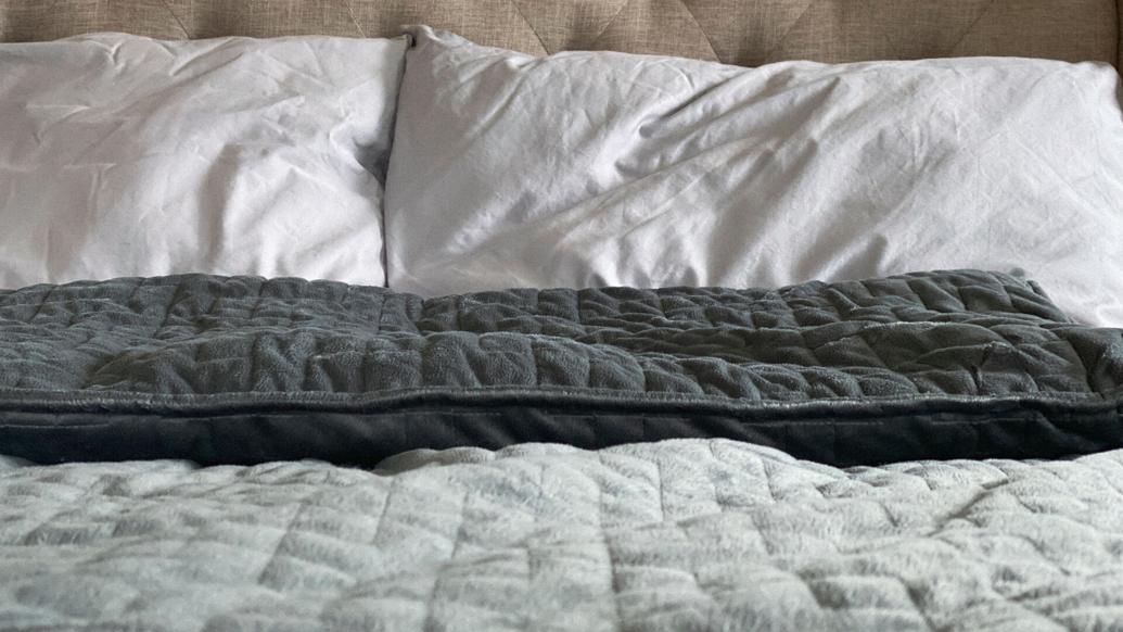 Anxiety robbing your sleep? A weighted blanket may help | Health