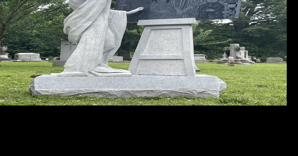 Sultan: Daughter honors mom with naked statue at Bellefontaine Cemetery