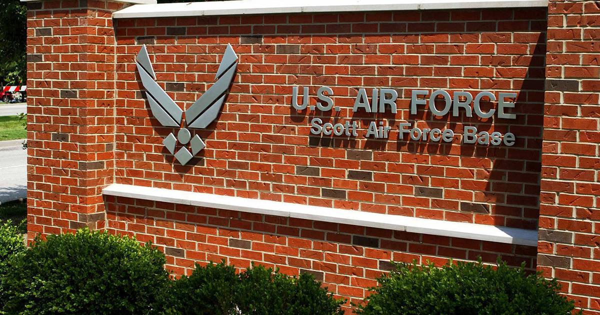 Image for article Locals offer free meals to Scott Air Force Base workers amid government shutdown
