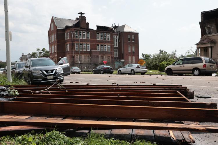 Tornado heavily damages parts of St. Louis