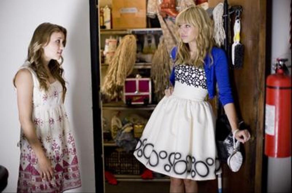 The Week In Movies Hannah Montana The Movie Observe And Report Local St Charles Life News Stltoday Com