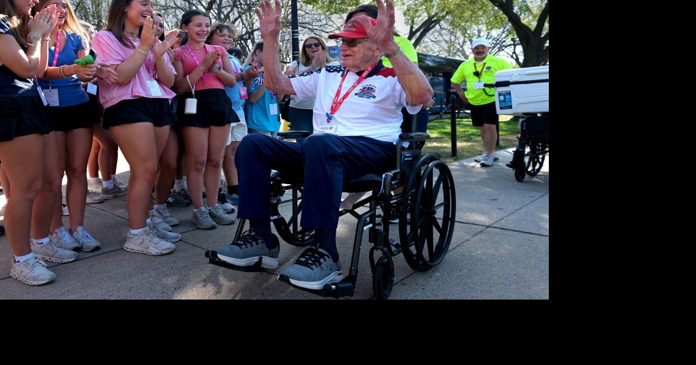 St. Louis area veterans find kinship, closure, on Honor Flight to DC 2 min to read