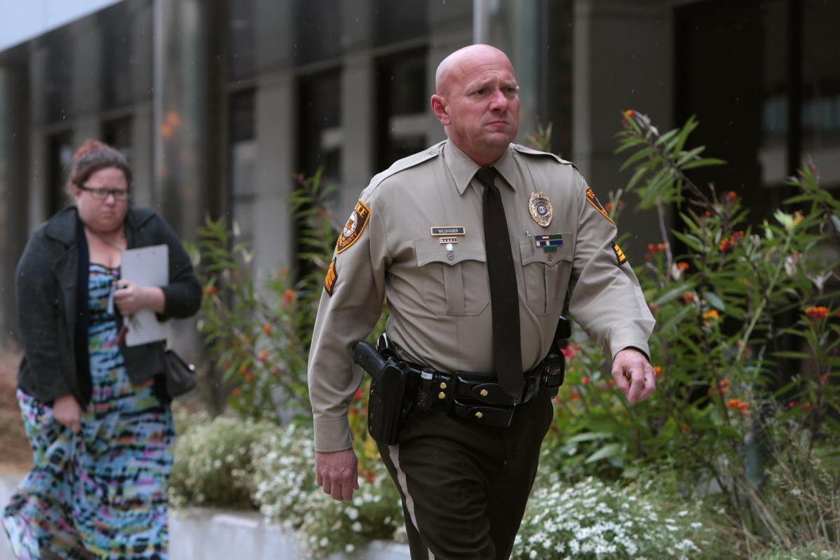 �����Ӱ�ԭ�� County police discrimination case