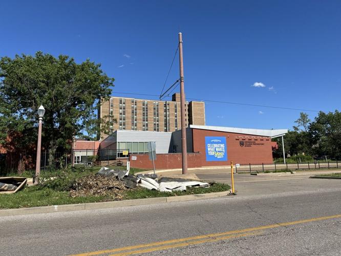 Crossroads College Prep in path of St. Ƭ tornado