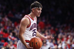 Arizona Wildcats guard Kerr Kriisa (25) has been arrested by the FBI, according to report from Jack Pilgrim of Kentucky Sports
