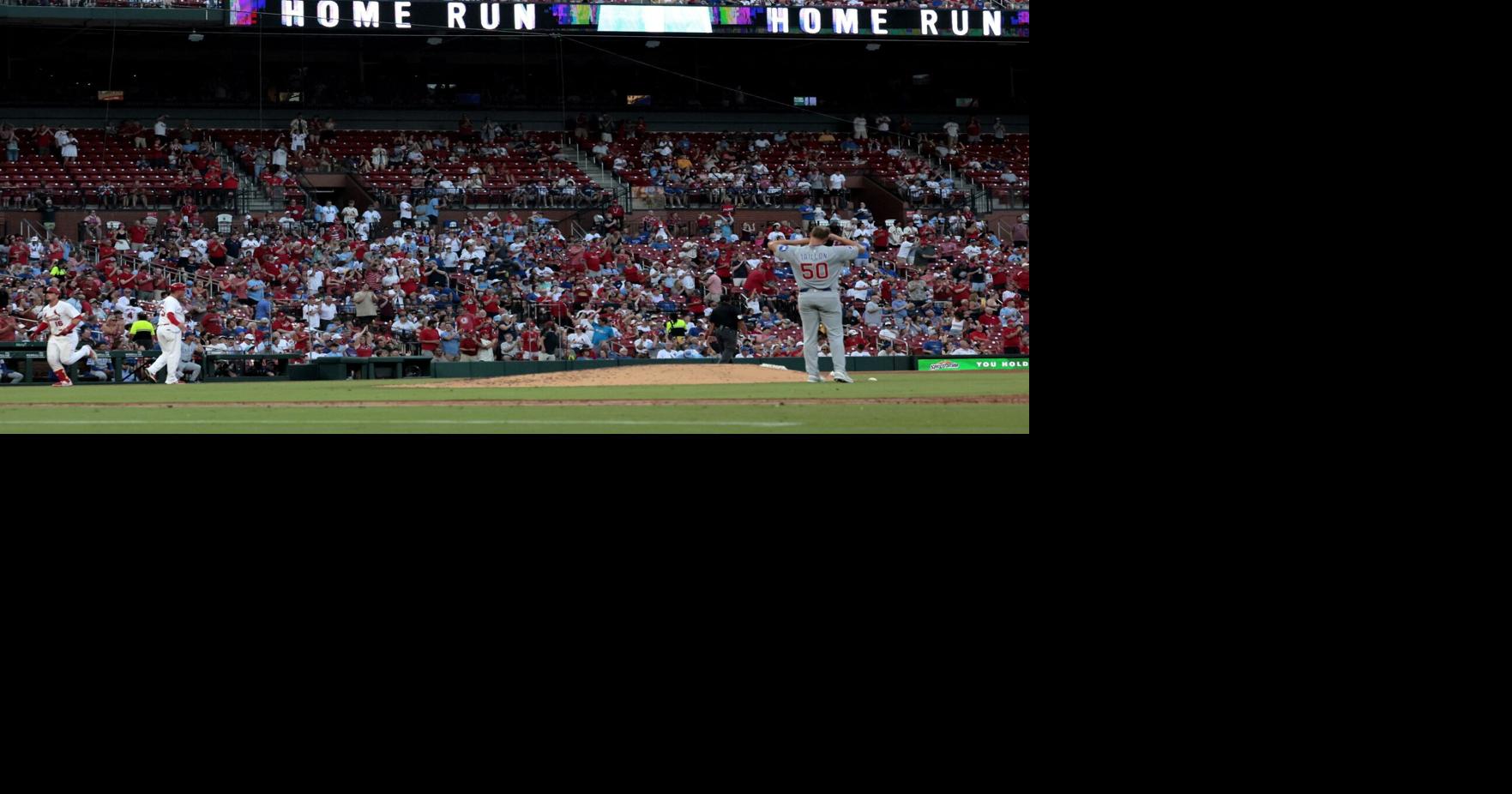 Kommentatoren der Cubs bemerken kleine Zuschauermengen bei den Cardinals ...
