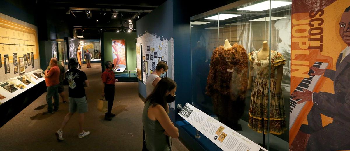 Missouri History Museum opens “St. Louis Sound”; Exhibition features "artifacts" from 1991 GN'R riot (and "Axel" Rose makes an appearance) 612ad52993001.image